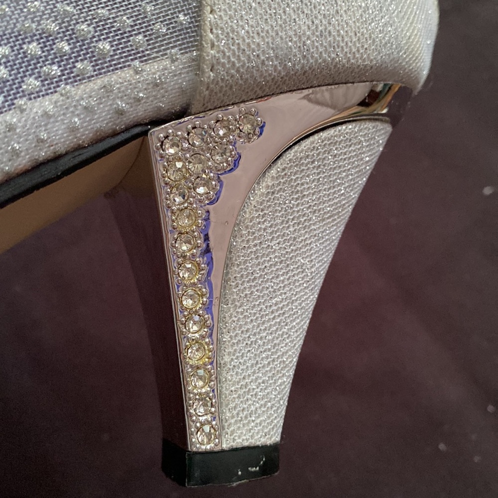 Pierre Dumas silver pee toe shoes - Picture 12 of 12